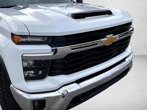 Used 2024 Chevrolet Silverado 2500 LT AWD/4WD image 27