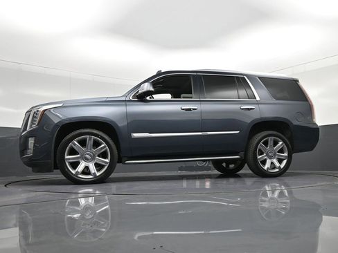 Used 2019 Cadillac Escalade Luxury RWD image 36