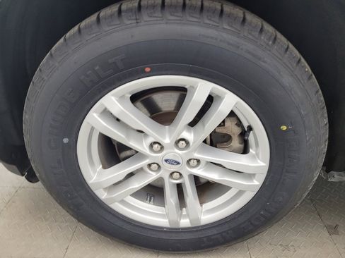 Used 2023 Ford Explorer XLT w/ Equipment Group 202A image 31