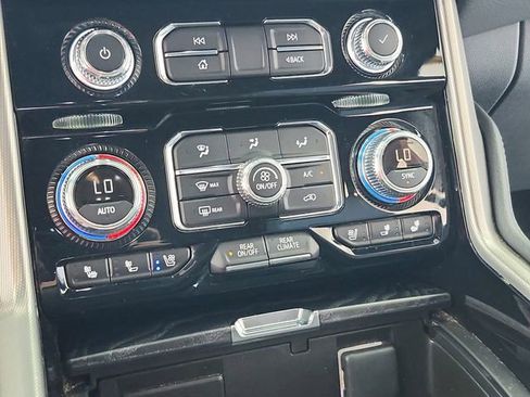 Used 2024 GMC Yukon Denali RWD image 33