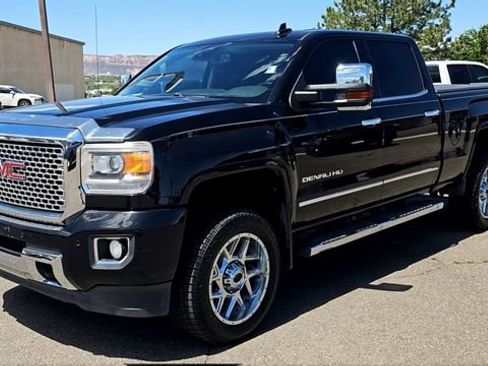 Used 2016 GMC Sierra 2500 Denali w/ Driver Alert Package AWD/4WD image 5