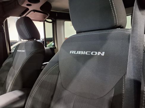 Used 2017 Jeep Wrangler Unlimited Rubicon w/ Connectivity Group image 17