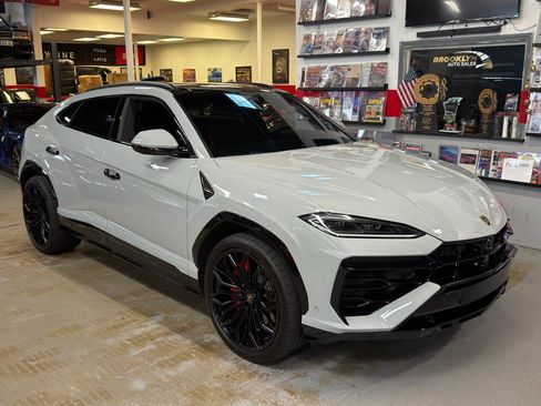 Used 2026 Lamborghini Urus SE AWD/4WD image 4