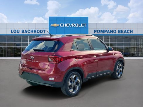 Used 2025 Hyundai Venue SEL FWD image 3