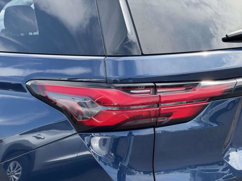 Used 2022 Chevrolet Traverse LS image 25