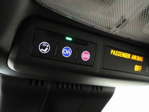 Used 2025 GMC Canyon AT4 image 18