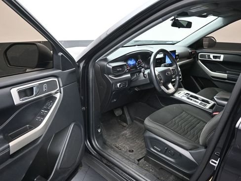 Used 2021 Ford Explorer XLT image 10