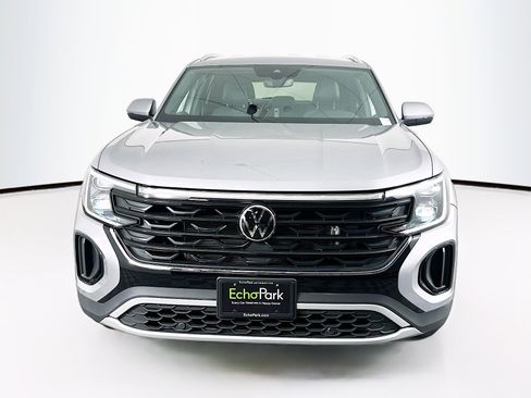 Used 2025 Volkswagen Atlas Cross Sport SE FWD image 2