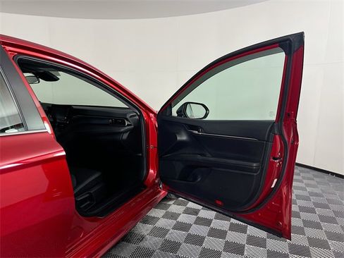 Used 2024 Toyota Camry SE image 25