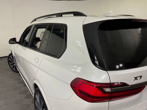Used 2022 BMW X7 M50i w/ Dynamic Handling Package AWD/4WD image 38