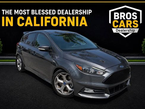 Used 2018 Ford Focus ST w/ Equipment Group 401A FWD image 1