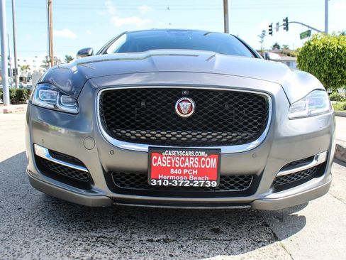 Used 2019 Jaguar XJ Supercharged image 9