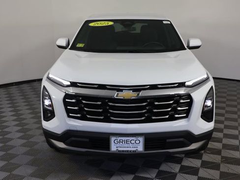 Used 2025 Chevrolet Equinox LT image 3