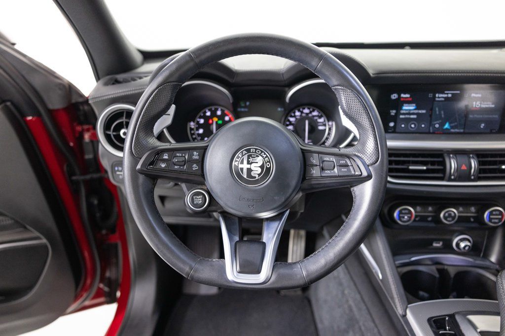 Used 2023 Alfa Romeo Stelvio Veloce AWD/4WD image 24