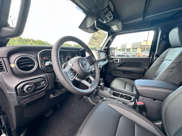 Used 2025 Jeep Wrangler Unlimited Sahara AWD/4WD image 10