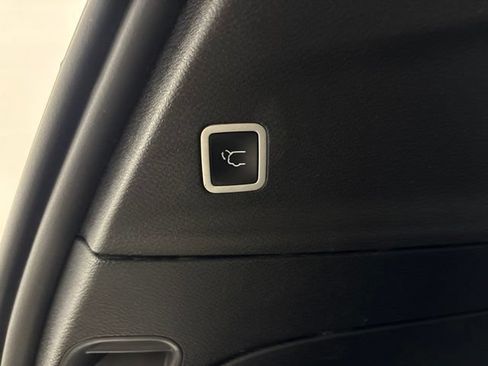 Used 2020 Chrysler Pacifica Touring-L FWD image 44