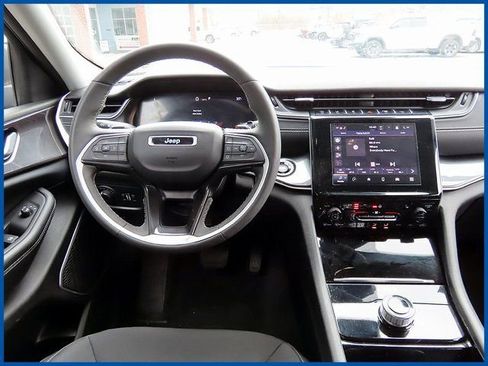 Certified 2023 Jeep Grand Cherokee Laredo w/ Luxury Tech Group I image 11