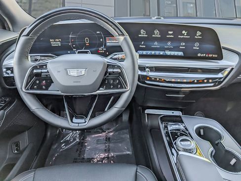 New 2026 Cadillac Lyriq Luxury image 16