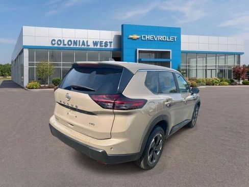 Used 2025 Nissan Rogue SV AWD/4WD image 12