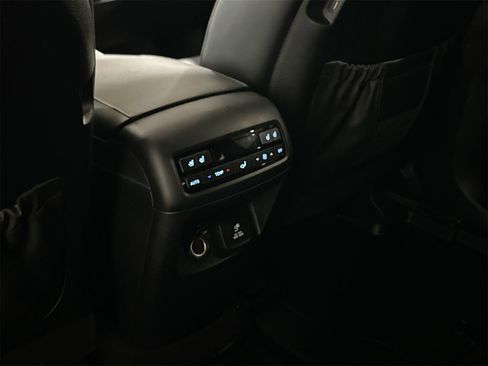 Used 2022 Hyundai Palisade Calligraphy w/ Winter Package image 27