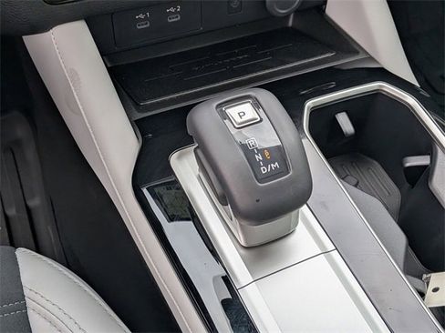 New 2025 Mitsubishi Outlander SE image 24