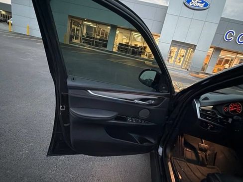 Used 2017 BMW X5 xDrive50i AWD/4WD image 12