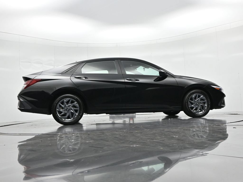 Used 2024 Hyundai Elantra SEL FWD image 22