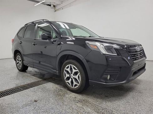Used 2023 Subaru Forester Premium image 2