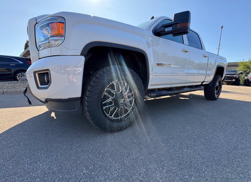 Used 2019 GMC Sierra 2500 SLT w/ All Terrain HD Package AWD/4WD image 10