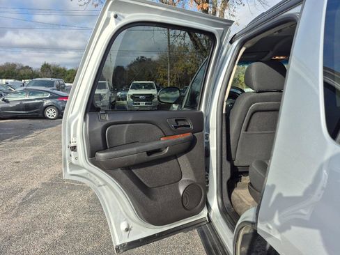 Used 2010 GMC Yukon SLE w/ Convenience Package image 16