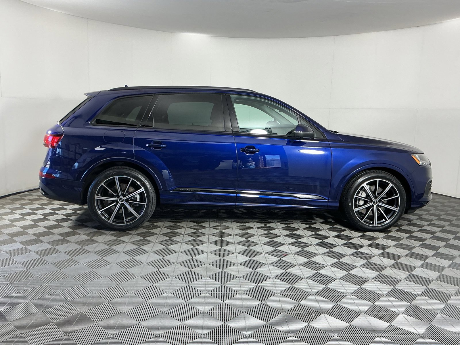 Used 2023 Audi Q7 3.0T Prestige w/ Prestige Package AWD/4WD image 9