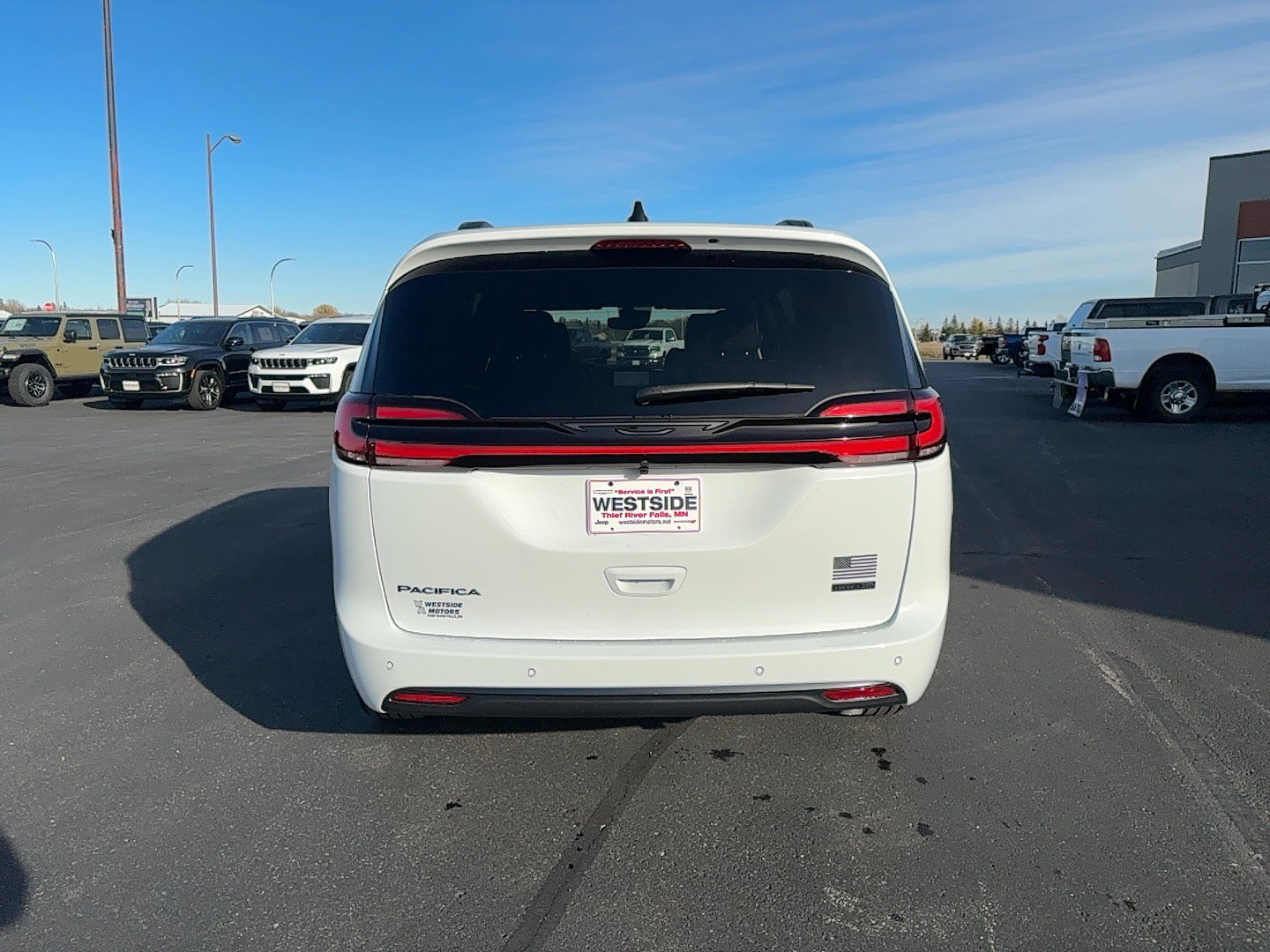 New 2027 Chrysler Pacifica Select AWD/4WD image 6