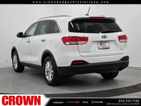 Used 2017 Kia Sorento FWD image 5