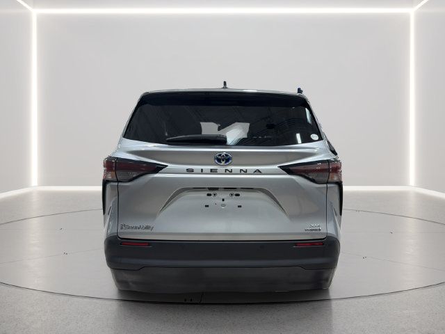 Used 2023 Toyota Sienna XLE FWD image 4
