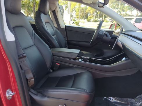 Used 2021 Tesla Model Y Long Range image 33