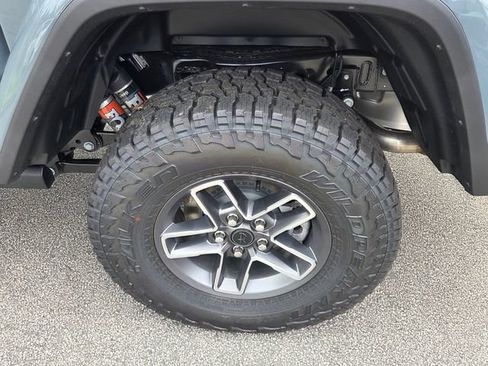 New 2026 Jeep Gladiator Mojave w/ Steel Bumper Group AWD/4WD image 5