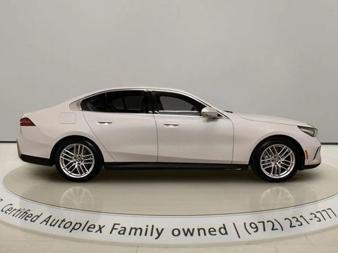 Used 2025 BMW 530i w/ Premium Package RWD image 6