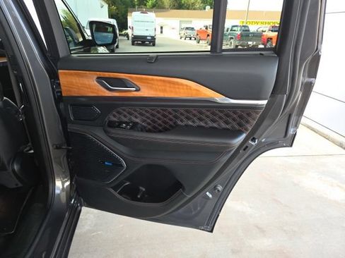 Used 2022 Jeep Grand Cherokee Summit AWD/4WD image 61