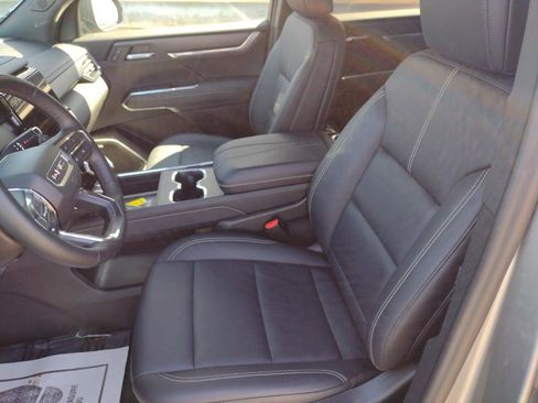 Used 2024 GMC Acadia Elevation image 17