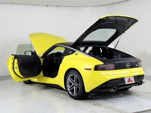 Used 2024 Nissan Z Sport w/ Floor Mat Package RWD image 11