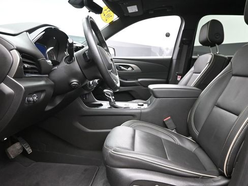Used 2023 Chevrolet Traverse Premier image 18