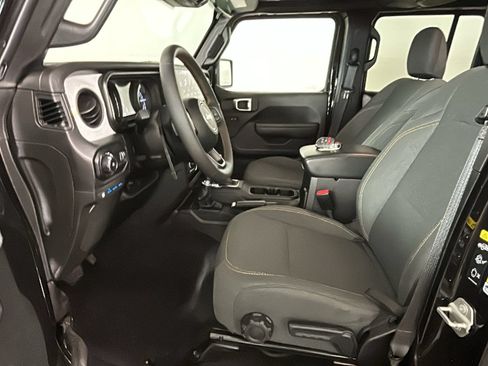 Used 2024 Jeep Wrangler Unlimited w/ Convenience Group AWD/4WD image 13