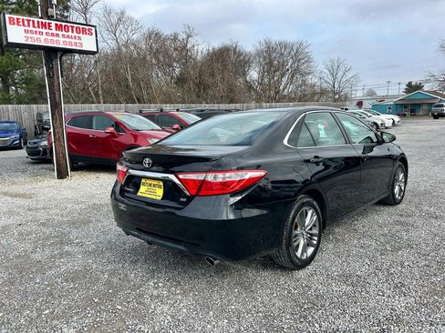 Used 2017 Toyota Camry SE w/ Moonroof Package image 2
