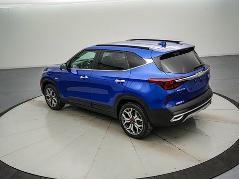 Used 2023 Kia Seltos SX w/ SX Sunroof Package image 6