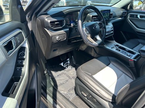 Used 2022 Ford Explorer XLT w/ Equipment Group 202A AWD/4WD image 7