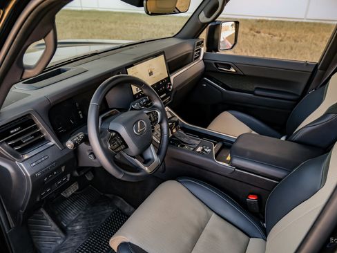 Used 2025 Lexus GX 550 image 37