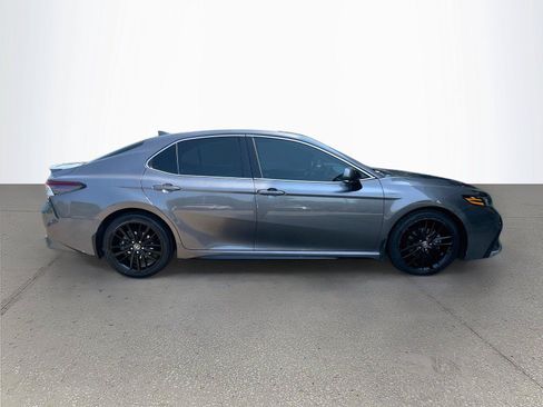 Used 2023 Toyota Camry XSE FWD image 3