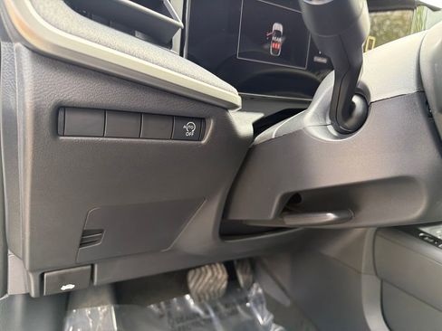 Used 2025 Nissan Kicks SV image 17