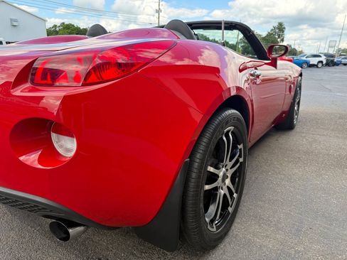 Used 2006 Pontiac Solstice Convertible w/ Premium Package RWD image 30