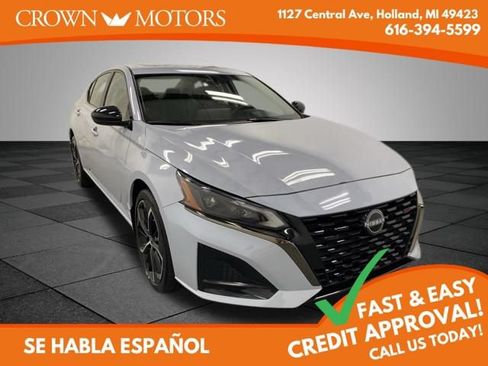 Used 2024 Nissan Altima 2.5 SR w/ SR Premium Package AWD/4WD image 1